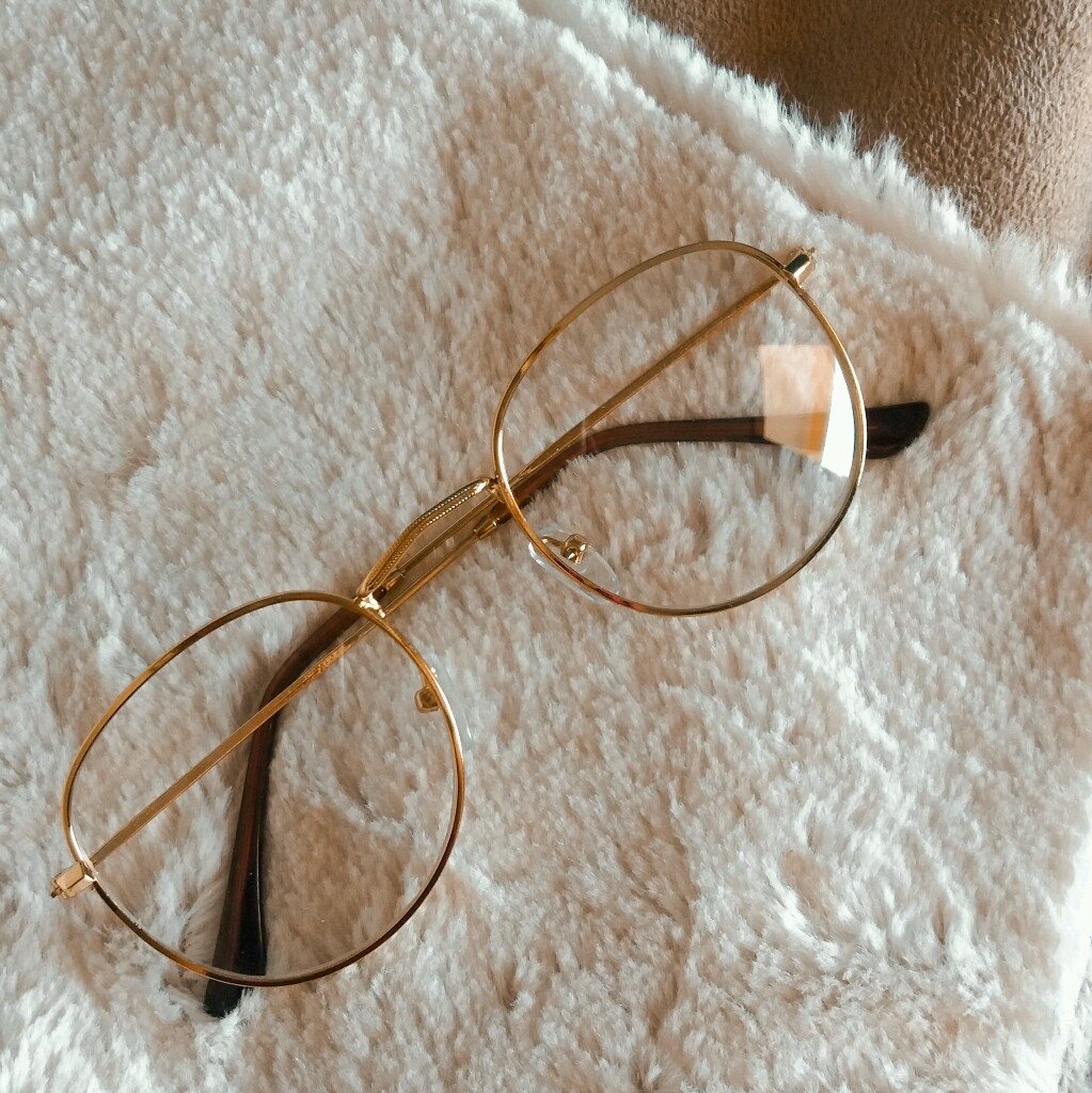 Resultado de imagem para tumblr oculos menina