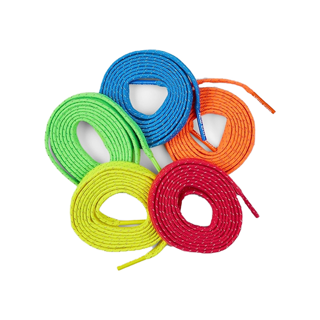 tenis com a letra n na lateral