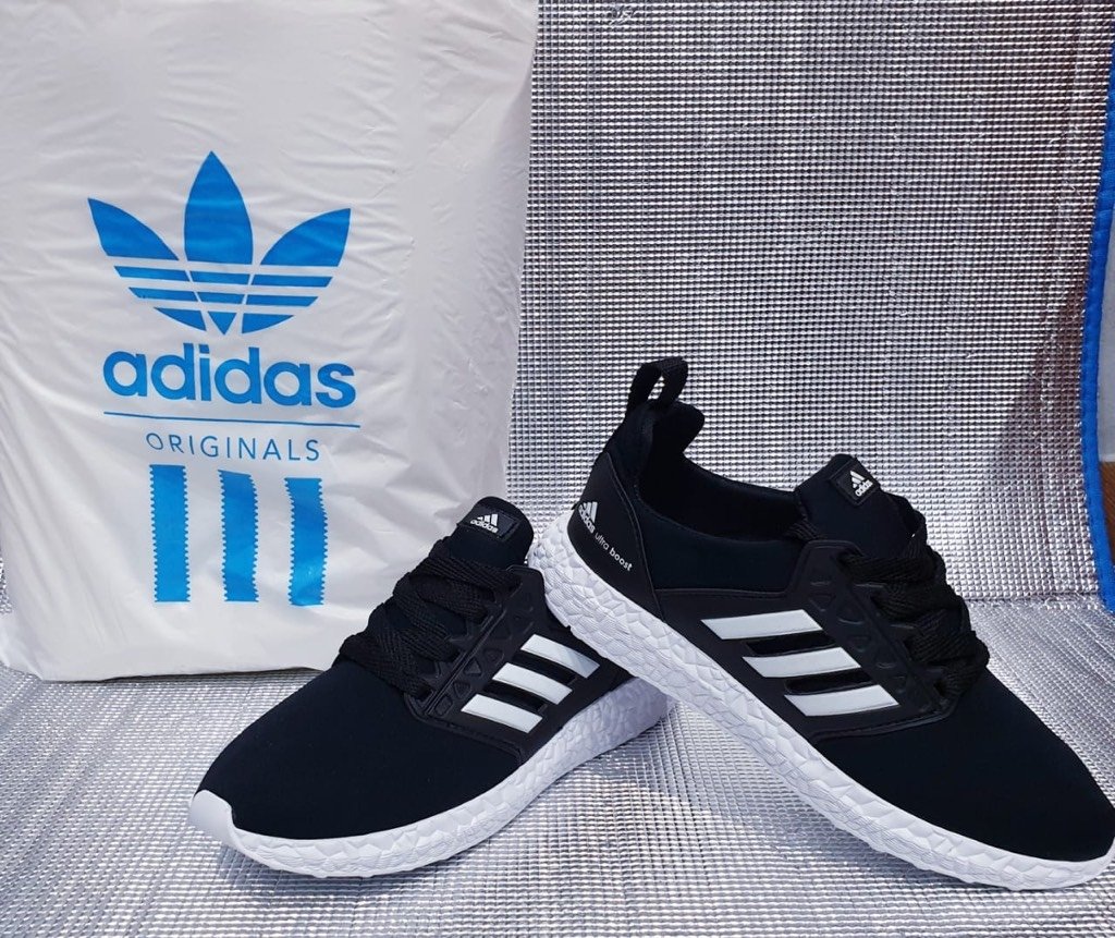 Shop Adidas Negras Con Rayas Blancas | UP TO 52% OFF