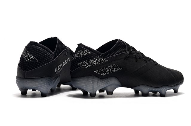 chuteira nemeziz 19.2 campo
