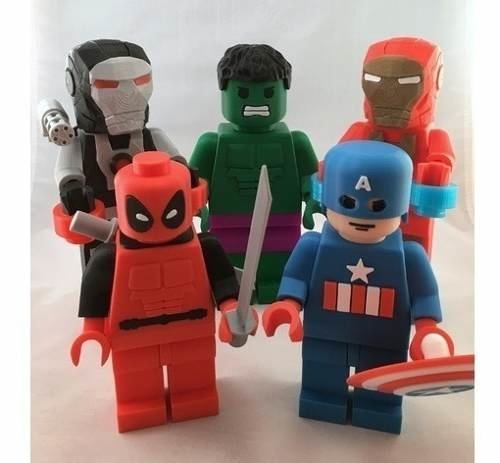 muñecos lego gigantes