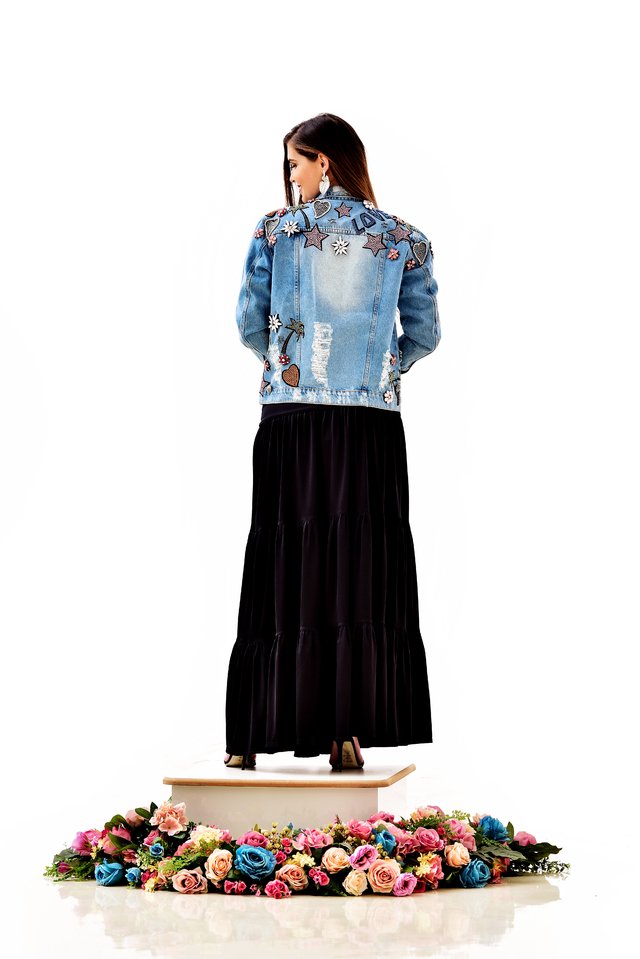 jaqueta jeans bordada caos