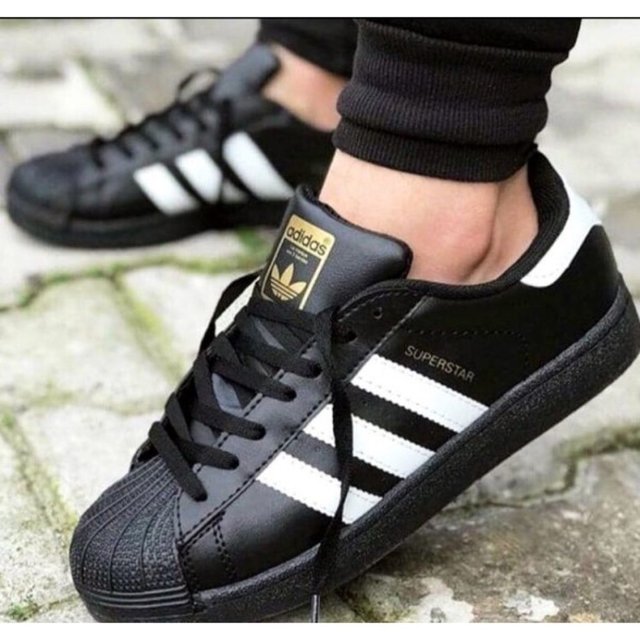 superstar tenis preto