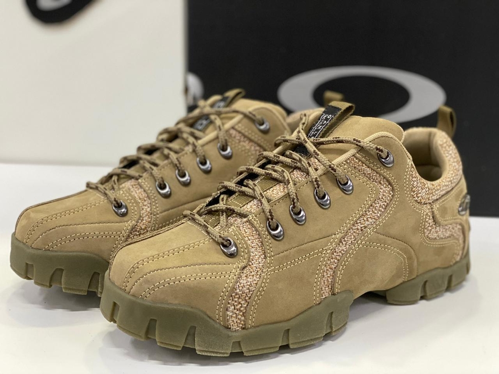 tênis da marca oakley