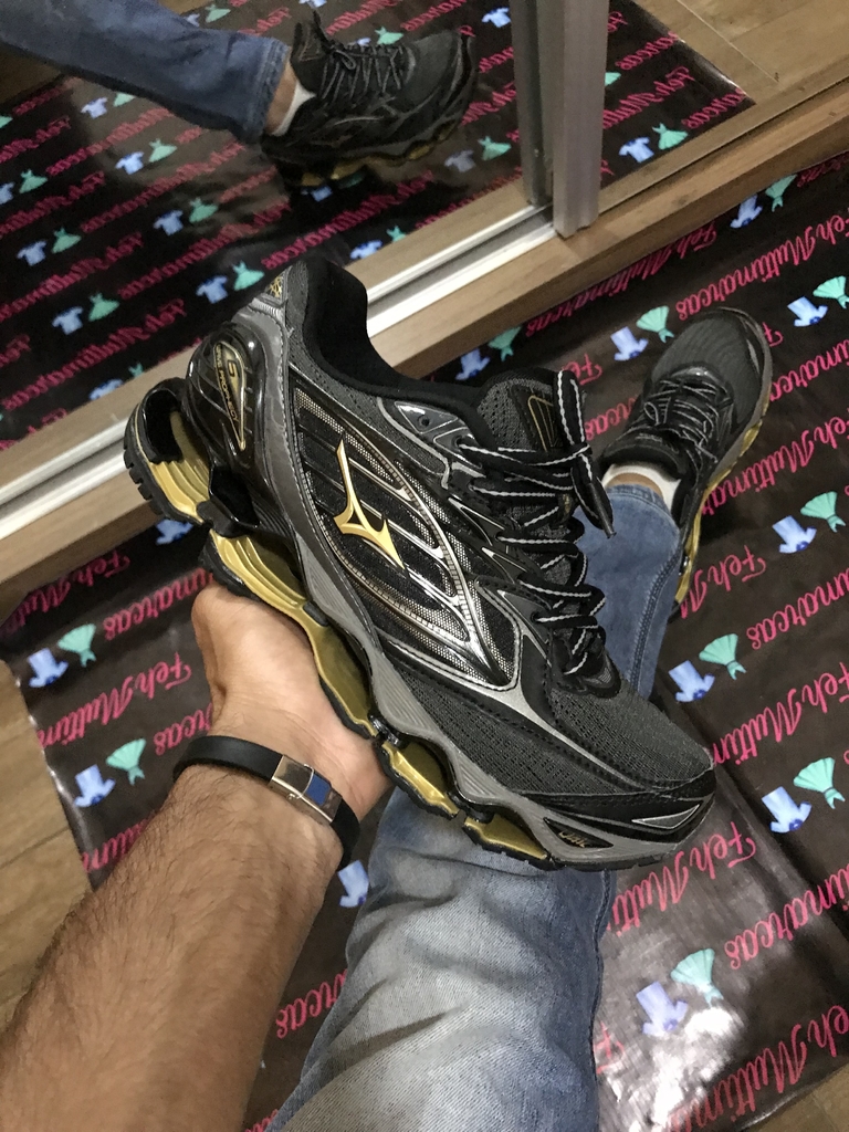 tênis do mizuno