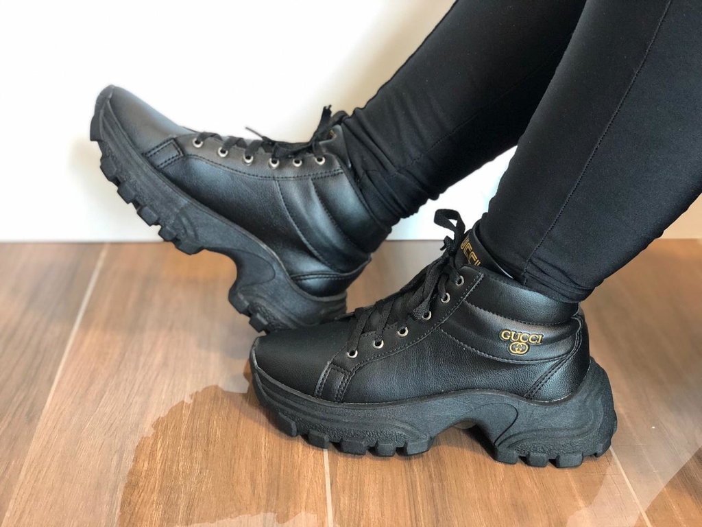bota gucci preta