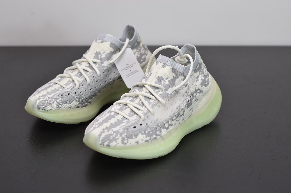 Jual Yeezy 350 V3 di Harga Terbaru 2020 Tokopedia