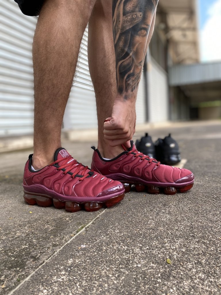 vapormax plus vermelho vinho