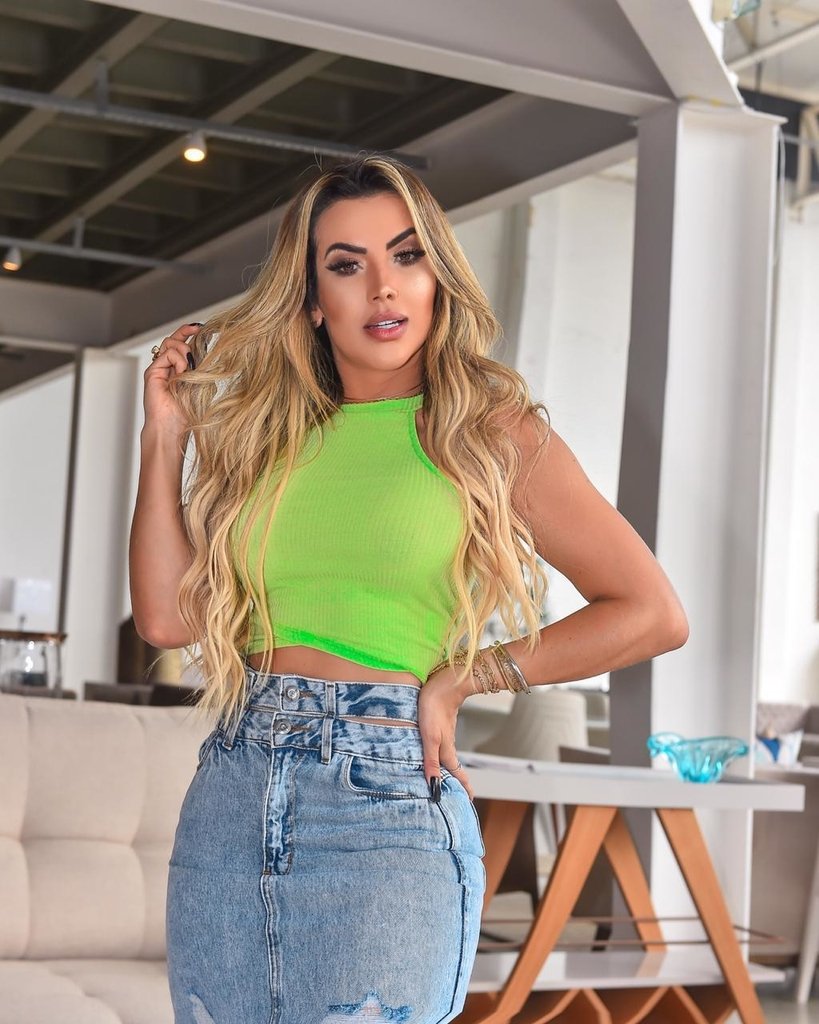 saia jeans midi com cropped