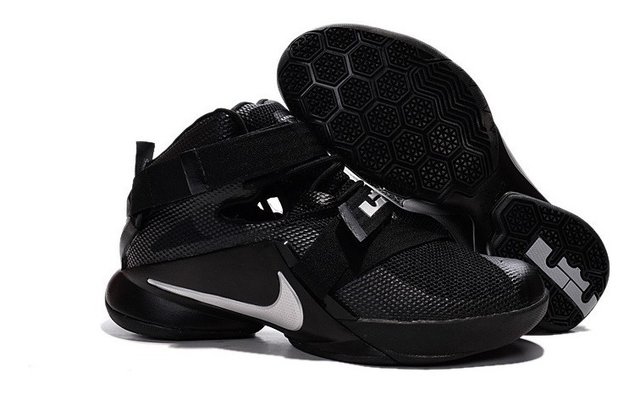 nike lebron negros