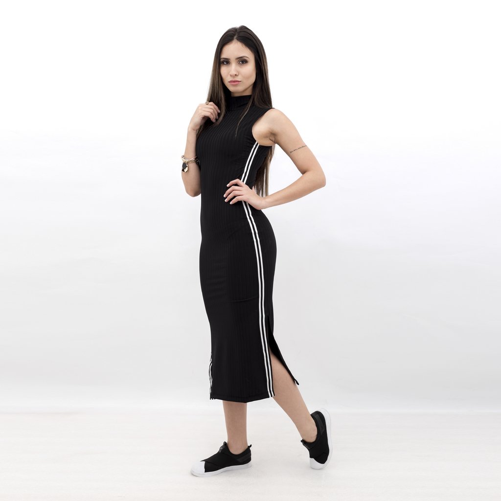vestido midi aberto na lateral