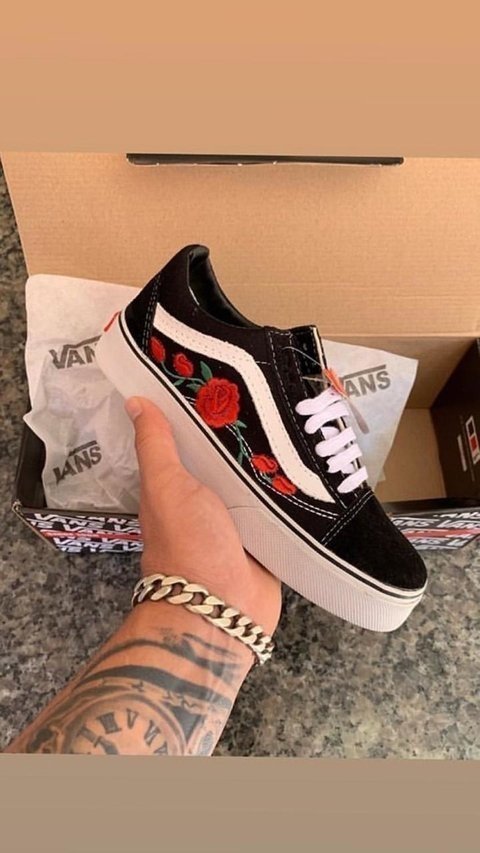 vans old skool com flor bordada