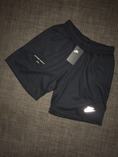 short nike refletivo