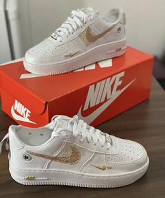 tenis nike brilhante feminino