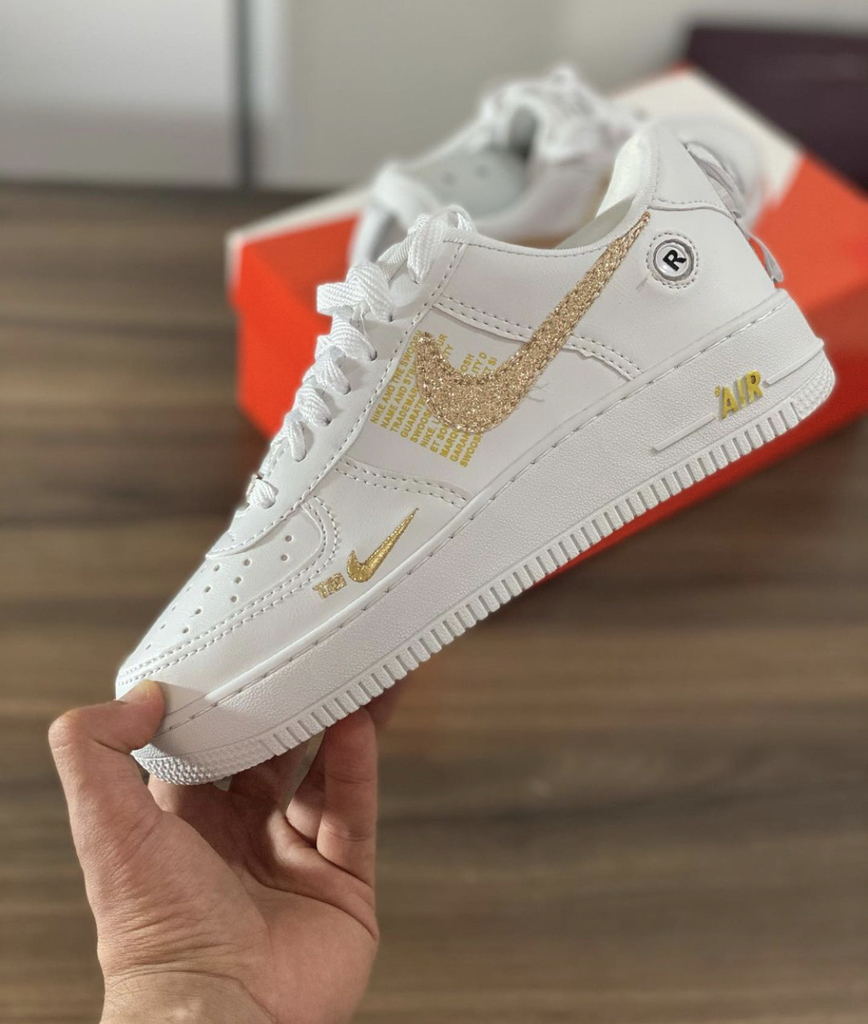 tenis nike brilhante feminino