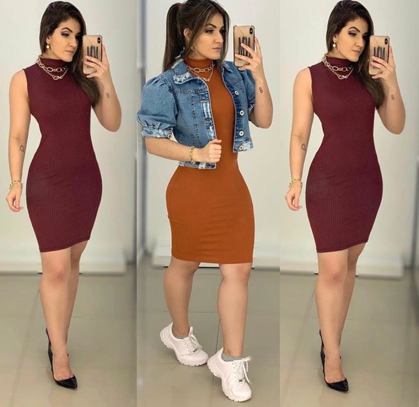 vestido canelado com camisa jeans