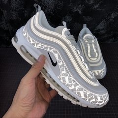 tenis jordan refletivo