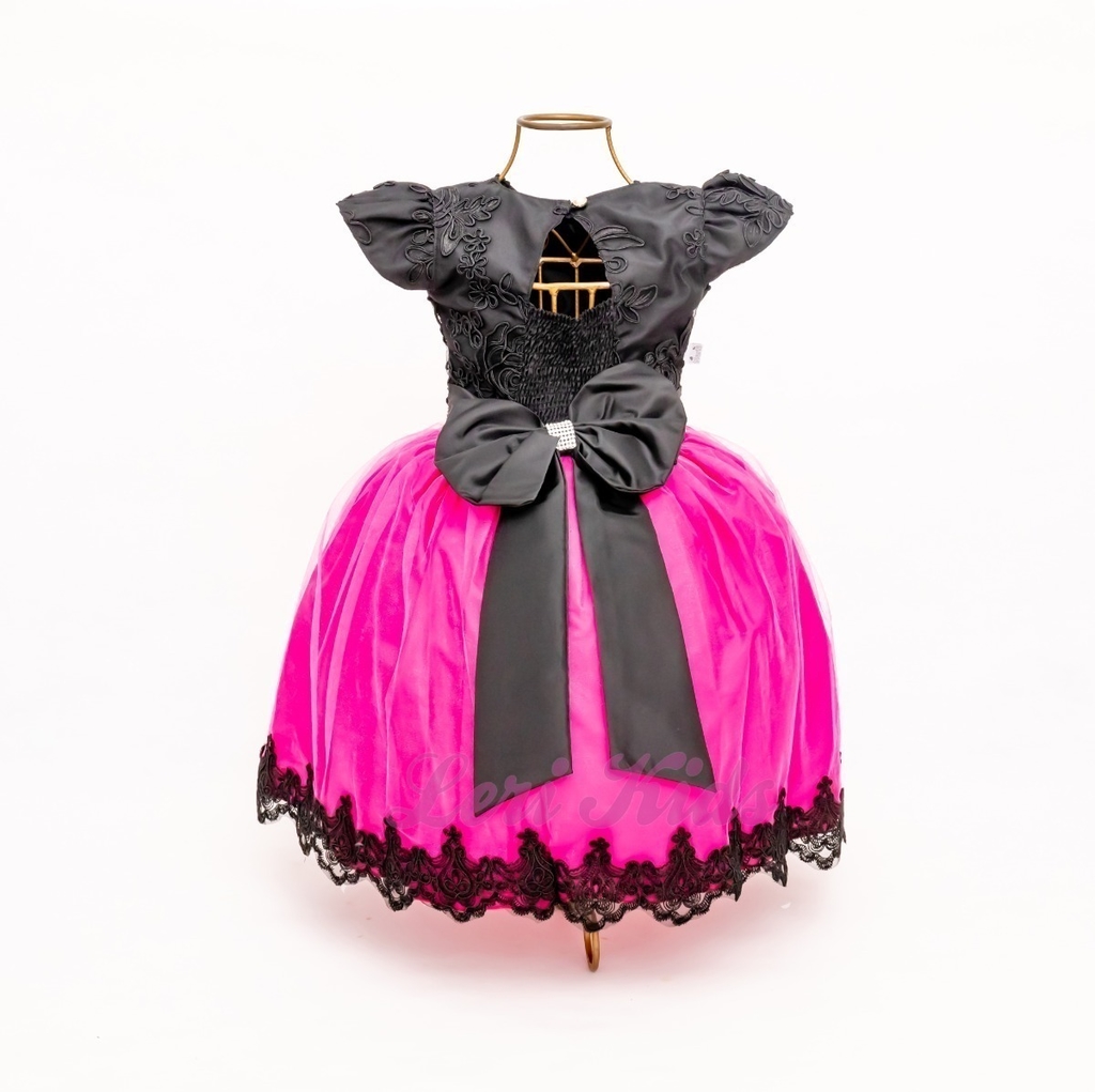 vestido preto com pink