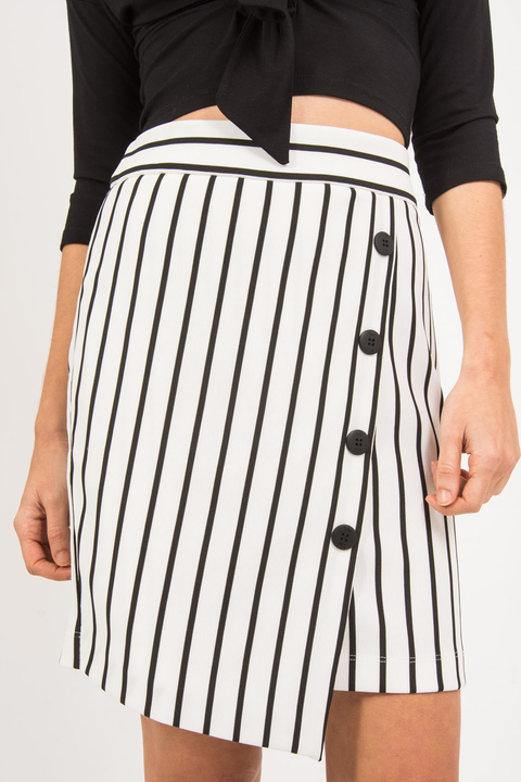 saia listrada branca e preta