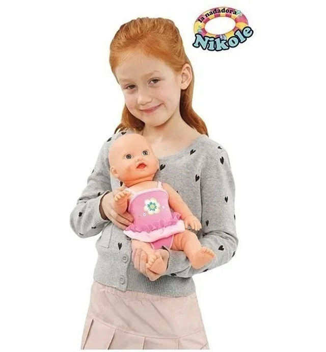 bebote que nada en el agua