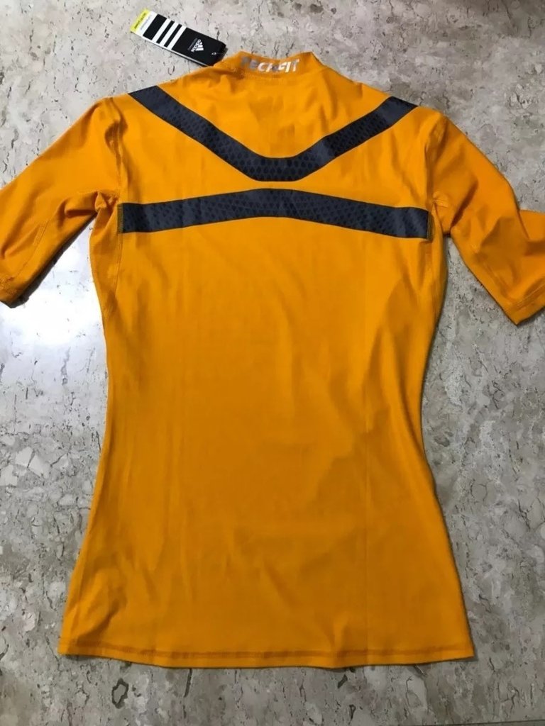 camiseta compressão adidas techfit