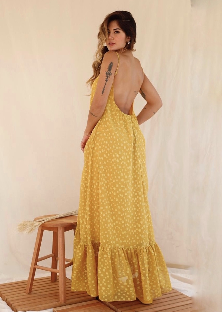 vestido de alca com decote nas costas