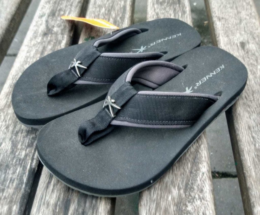 chinelo kenner cinza