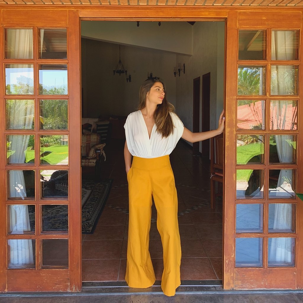 calça pantalona amarela