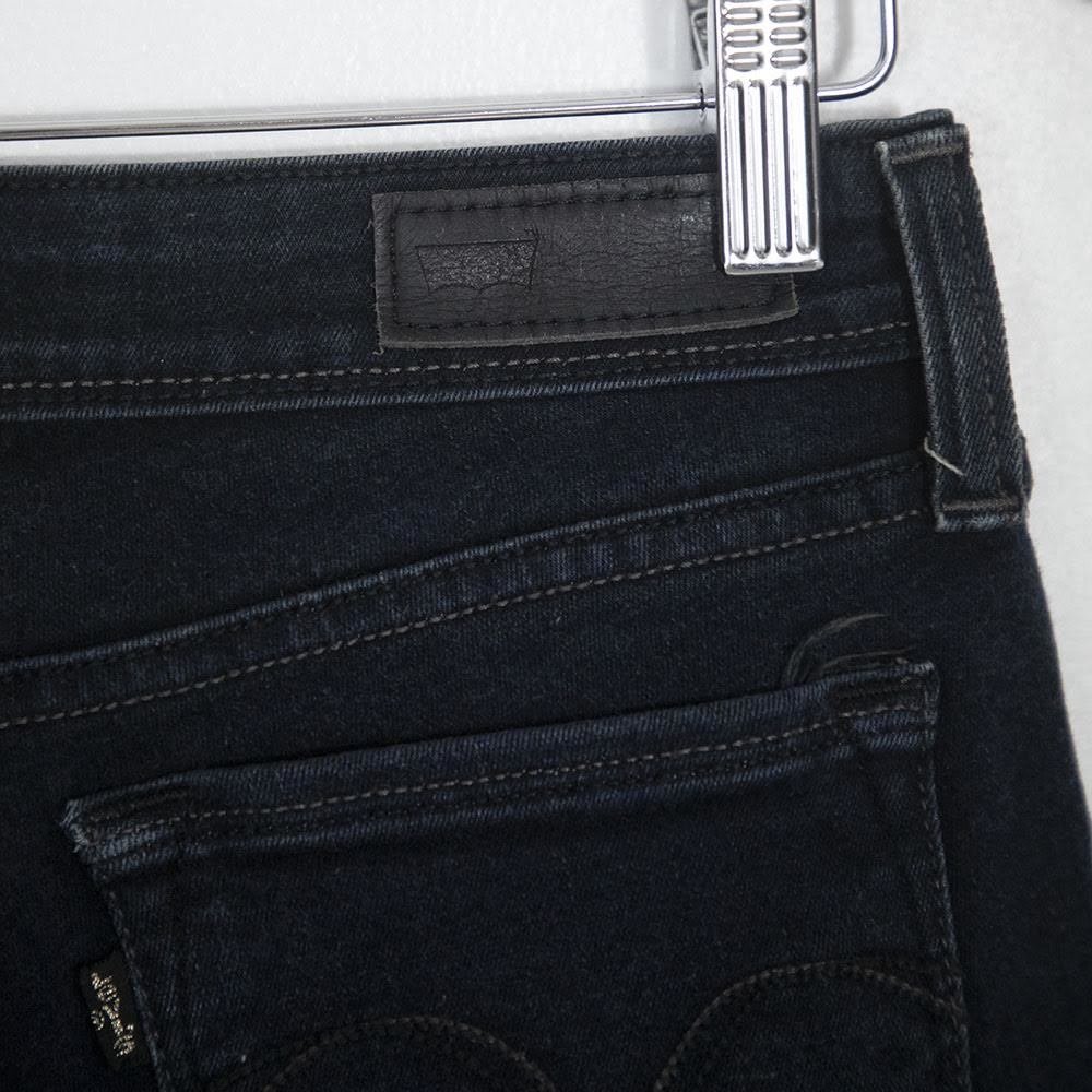 calça jeans feminina Levis skinny escura