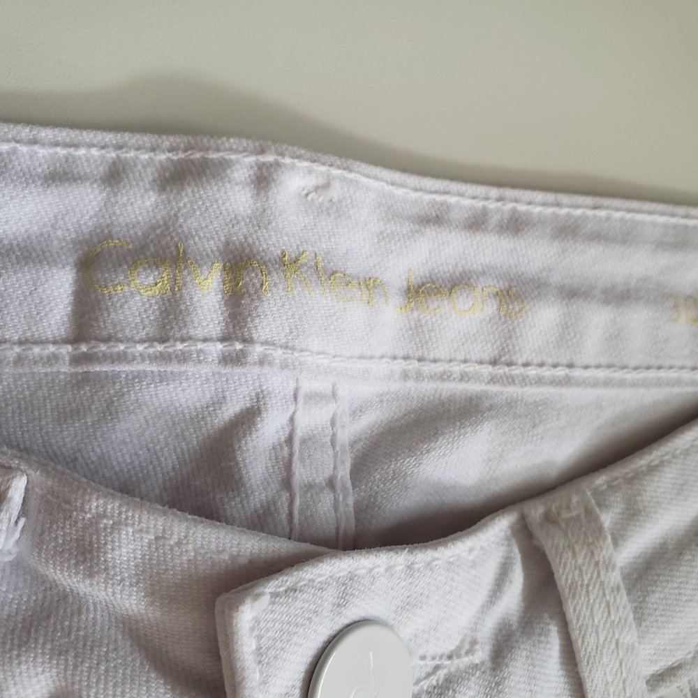 calça branca calvin klein feminina