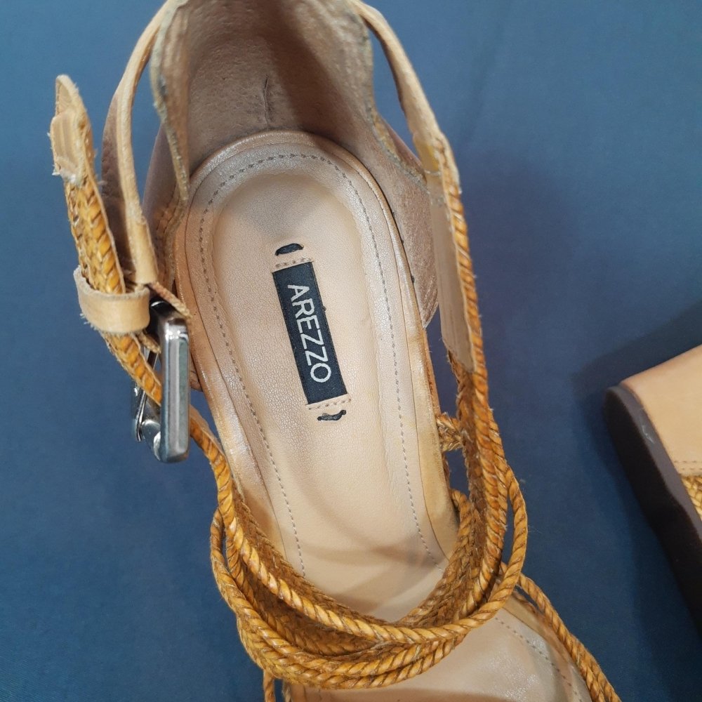 comprar sandalia arezzo online