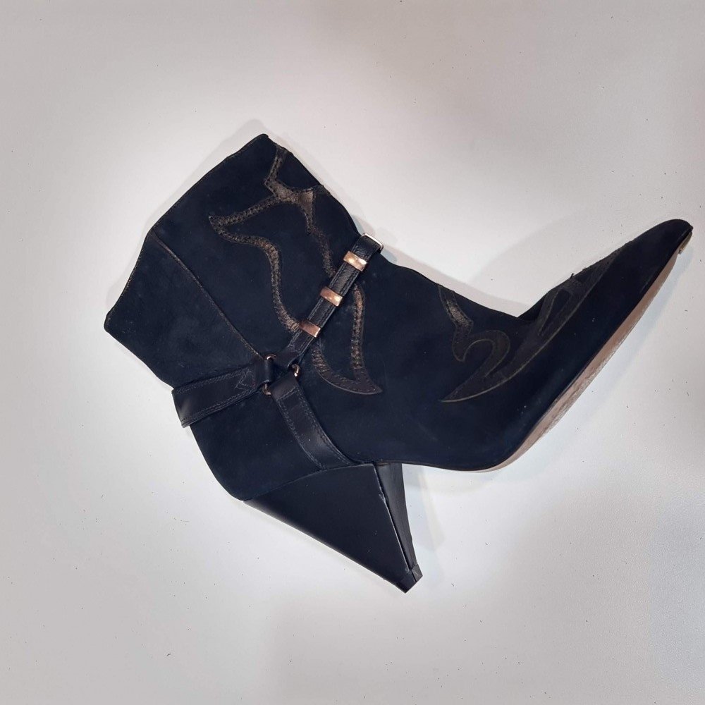 bota arezzo camurça