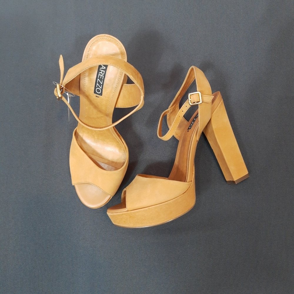 sandalia arezzo caramelo