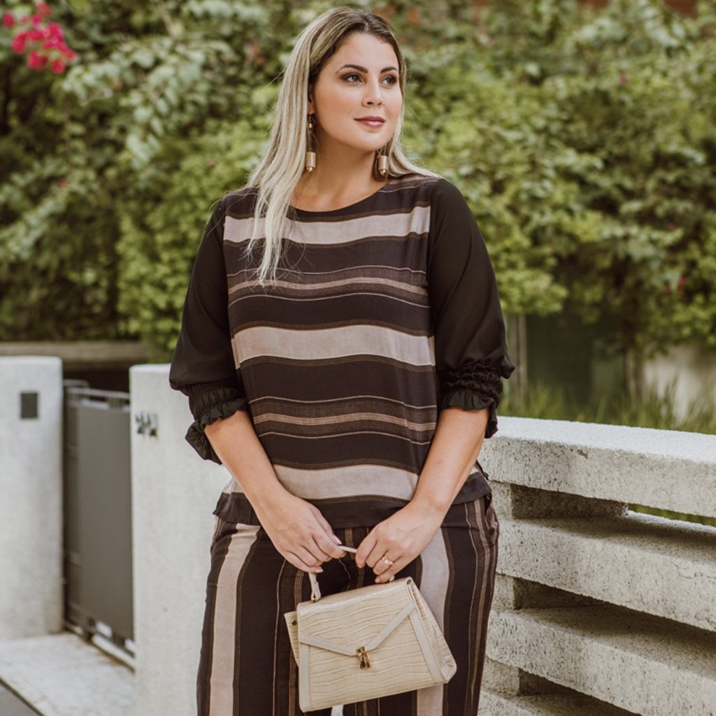 Conjunto, blusa manga longa com detalhe elástico no punho com costas lisa cor preta, calça pantalona