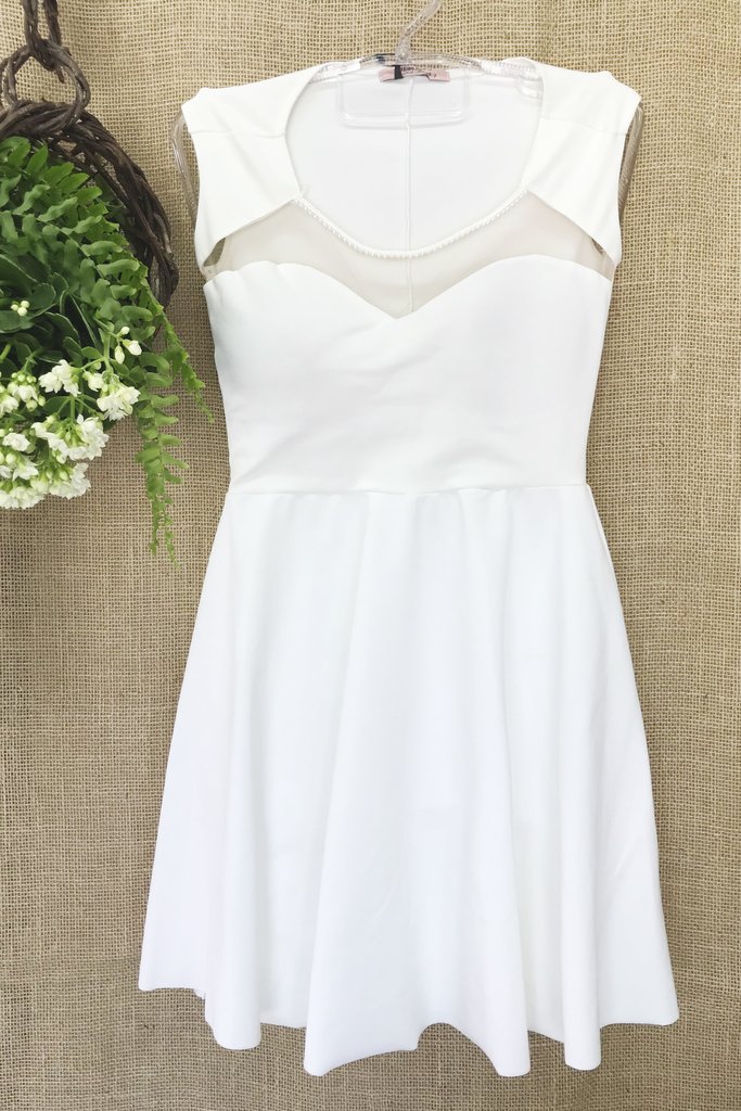 vestido curto rodado com tule