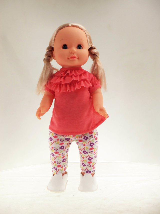 muñeca mila canta y camina