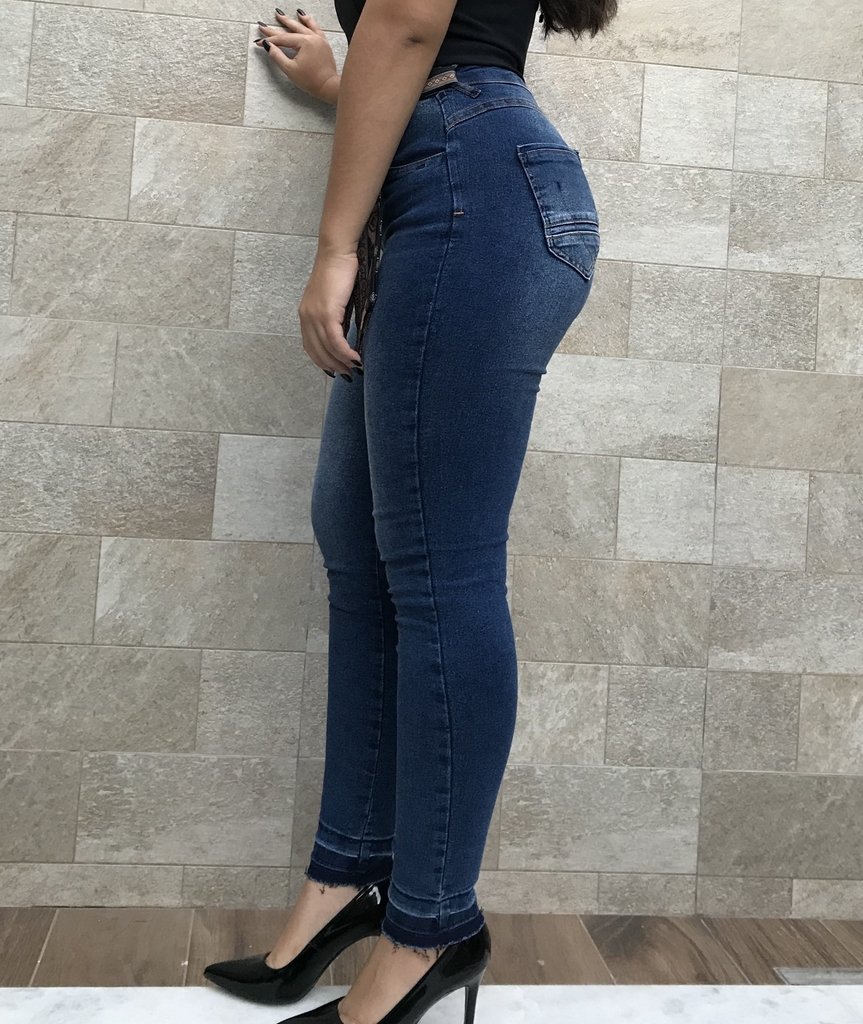 calça jeans com bastante elastano