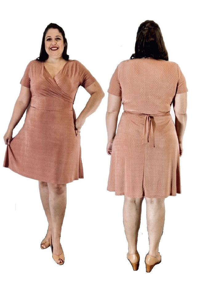 vestido plus size de bolinha
