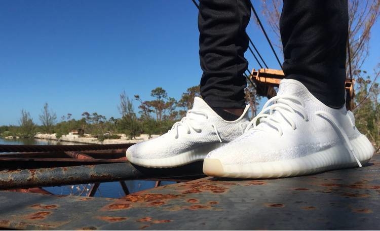 tenis yeezy triple white