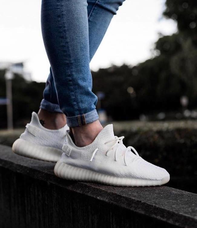 tenis yeezy triple white