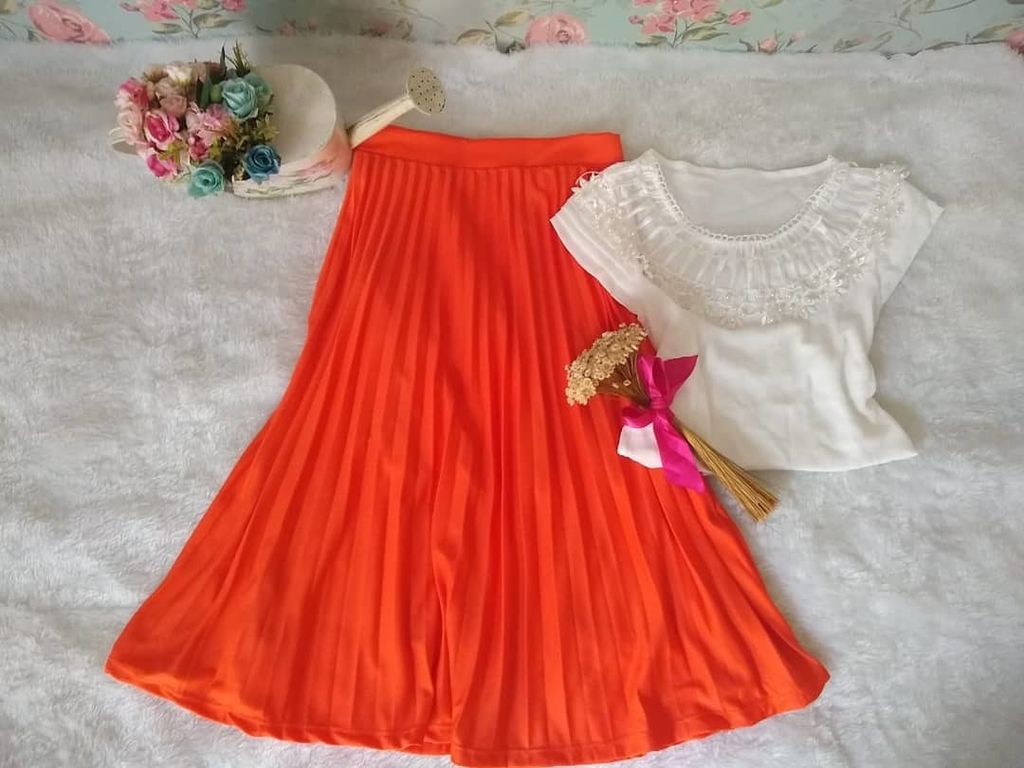 saia plissada midi laranja