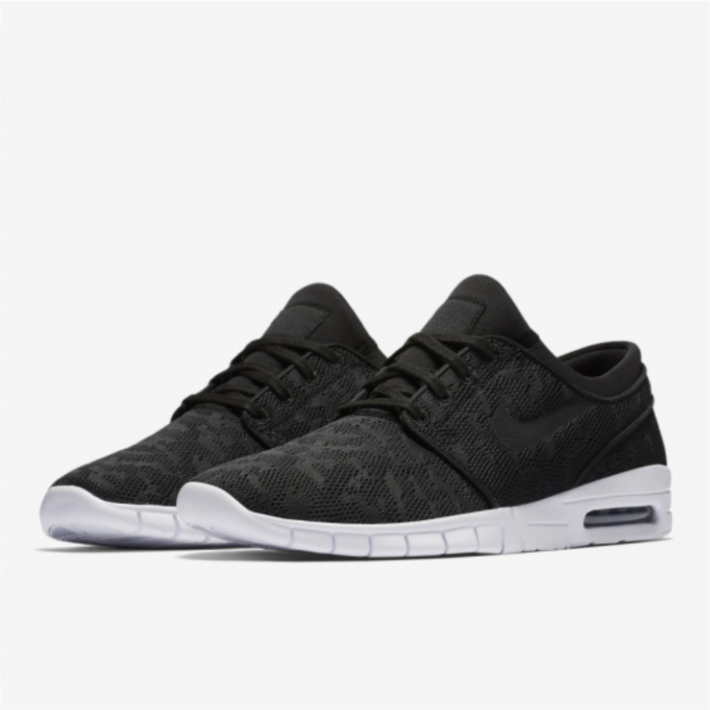 janoski max preto e branco