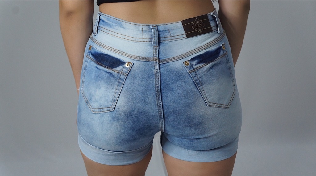 short jeans com barra dobrada
