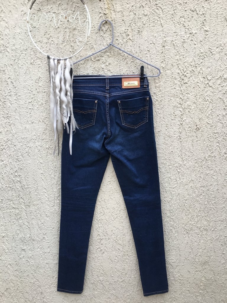 calça jeans super alta