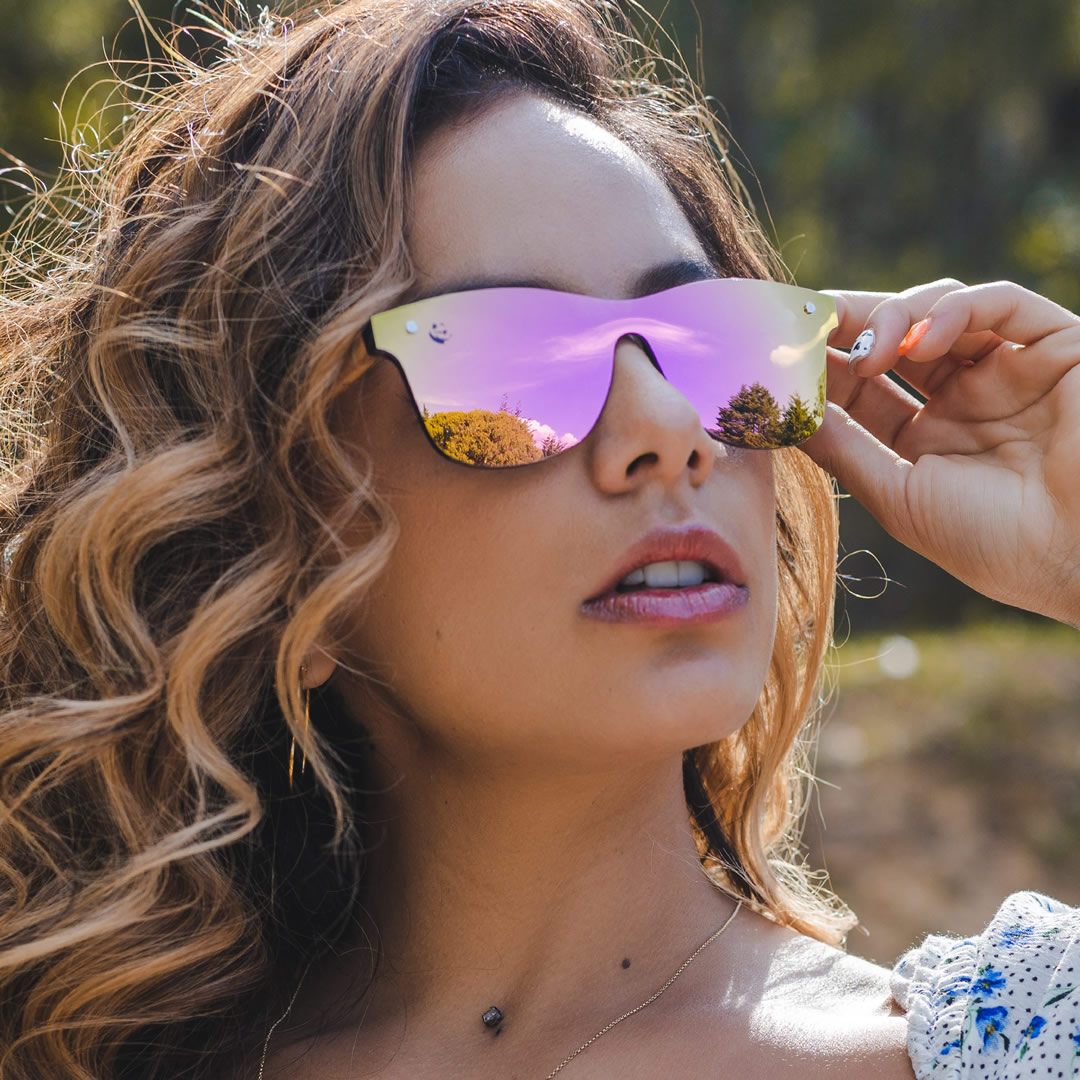 lentes de sol gafas de sol anteojos de sol espejados formas cuadradas color rosa con patillas de madera y polarizados con proteccion uv400 para hombre y mujer modelo dos