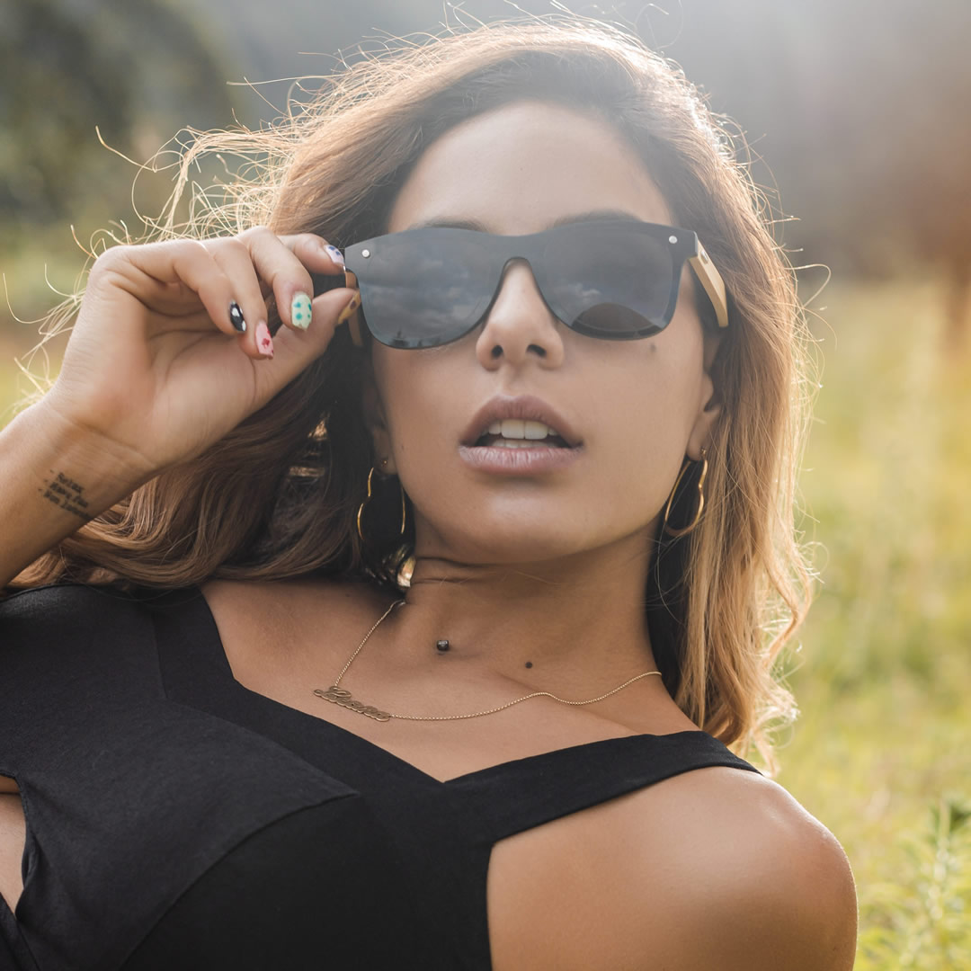 lentes de sol gafas de sol anteojos de sol cuadrado oscuros color negro con patillas de madera de bambu y proteccion uv400 para hombre y mujer modelo dos