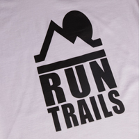 Detakhe da Camiseta Run Trails - Marca: " Up The Mountain "
