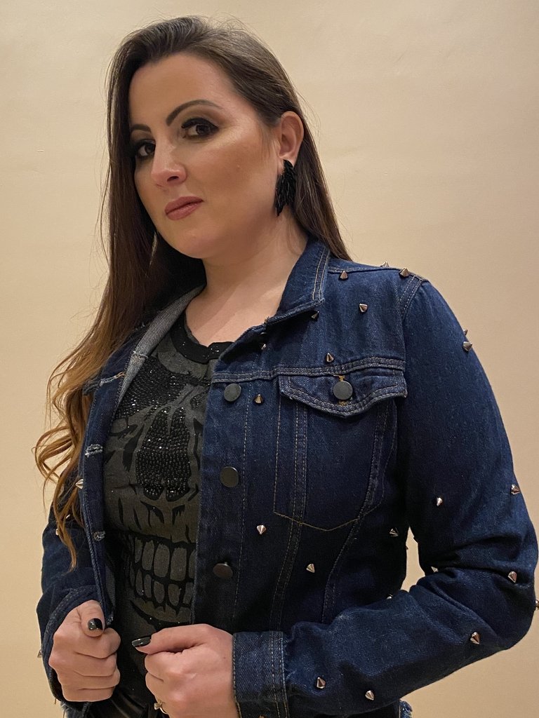 jaqueta jeans feminina com spikes