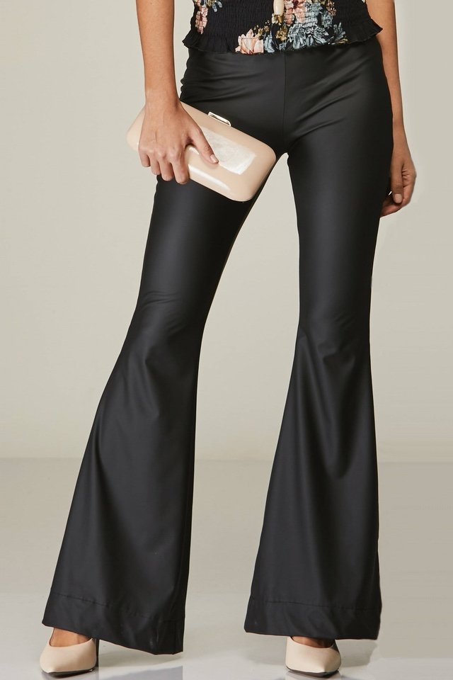 calça couro sintetico flare