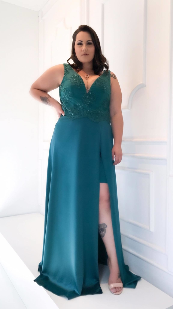 vestido verde bordado com pedraria